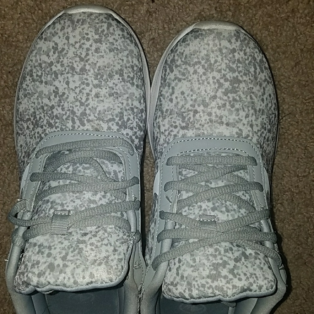 Sneakers - Picture 2 of 4